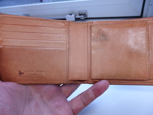 グレンチェックのコードバン二つ折り財布